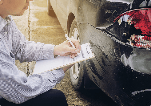 insurance adjuster taking notes of a car accident